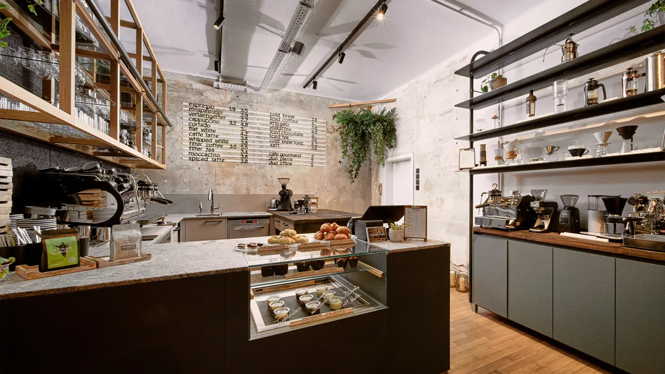 Kaffeeothek Innenraum der Kaffeeothek mit Tresen und Vitrine